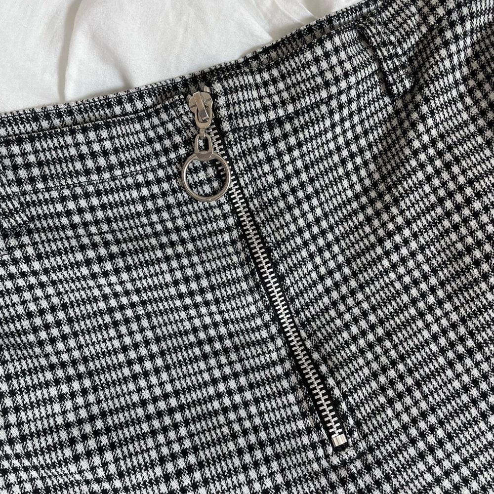 Super cute pants with great detailing